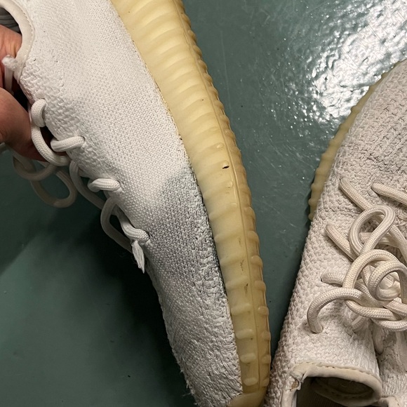 Yeezy (Women Size 8) - Picture 3 of 4